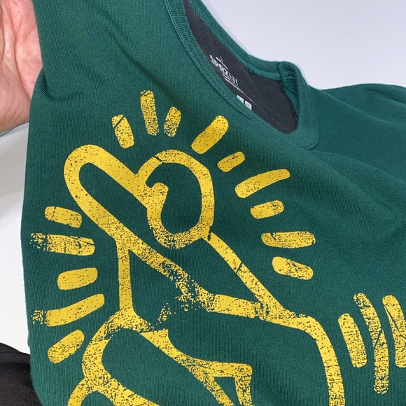 Keith Haring x Uniqlo x MoMa Special Edition Crossed Fingers T-Shirt - Picture 9 of 9